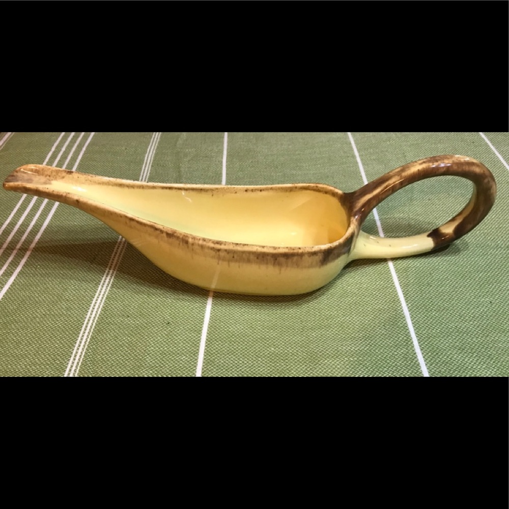 Brock Pottery California Mid century Desert Mist Yellow/Sand Gravy Boat.